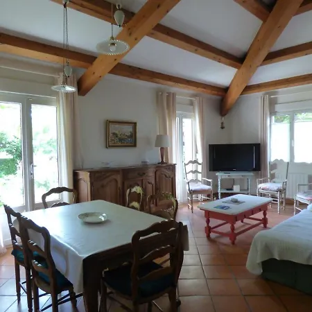 Les Muriers Tatil Evi