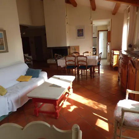 Les Muriers Casa de Férias Manosque